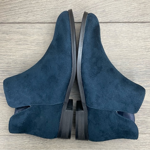 Wanted Dipper Ankle Bootie with V-Cut Detail Size 8M - NIB! - Picture 11 of 17